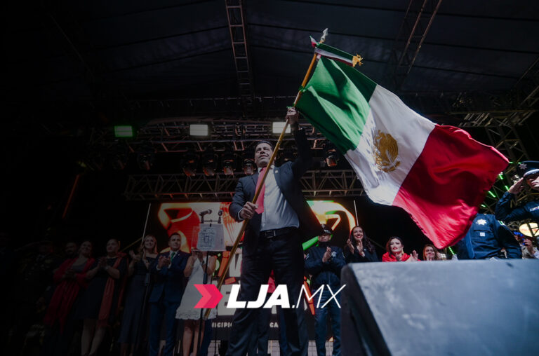 Honra el presidente de Aguascalientes Leo Montañez a los héroes que nos dieron patria con tradicional grito de independencia