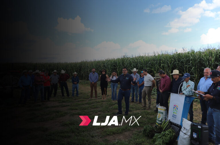 Entregan apoyos a productores de Jesús María