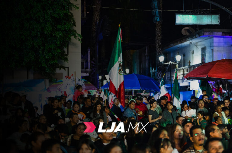 César Medina encabezó la ceremonia del Grito de Independencia en Jesús María ante cientos de familias