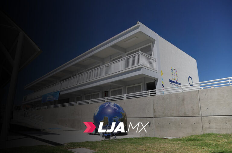 La gobernadora de Aguascalientes Teresa Jiménez entrega nueva primaria en Real del Sol