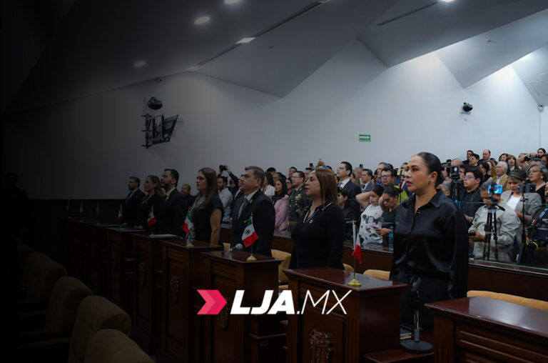 Instituciones y ciudadanos aguascalentenses reciben medallas al mérito del Congreso