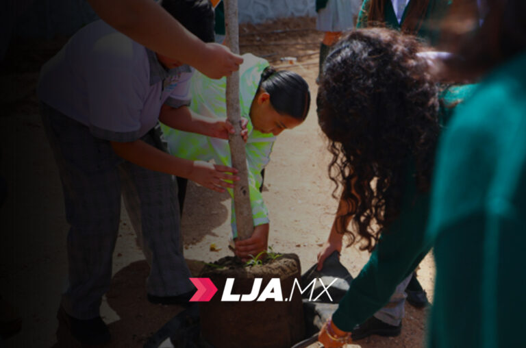 Centellas y estudiantes de la secundaria #45 realizan reforestación en Aguascalientes
