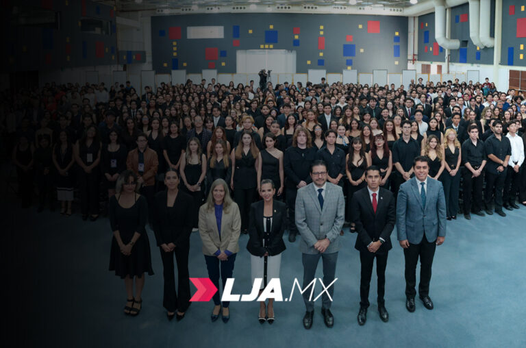 300 estudiantes rindieron protesta como integrantes de las Sociedades de Alumnos