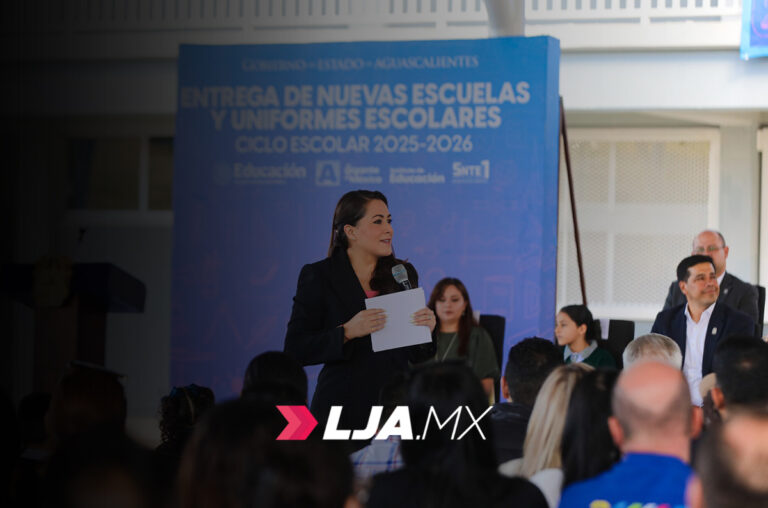 Gobernadora de Aguascalientes entrega nueva secundaria y jardín de niños en Villa de las Norias