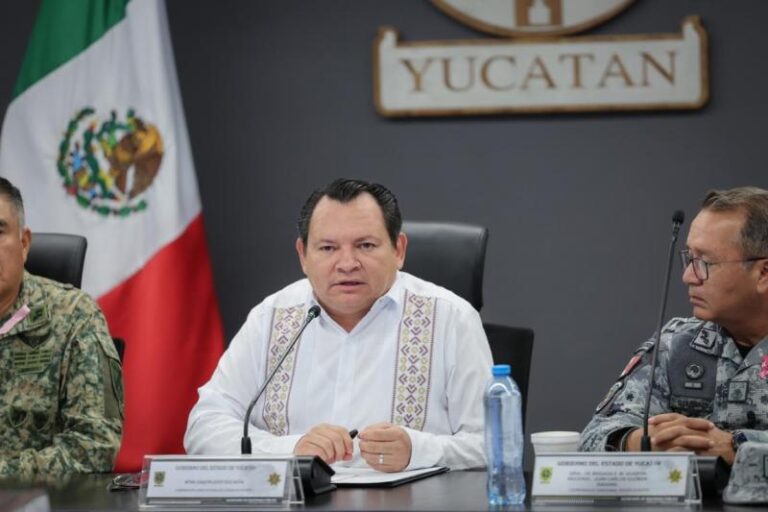 Gobernador de Yucatán llama a no bajar la guardia ante temporada de ciclones