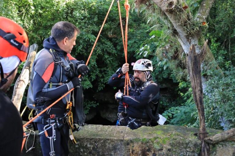 Niñas, niños y jóvenes participan en jornada ecológica en el cenote Xi’ Im Há, Yucatán