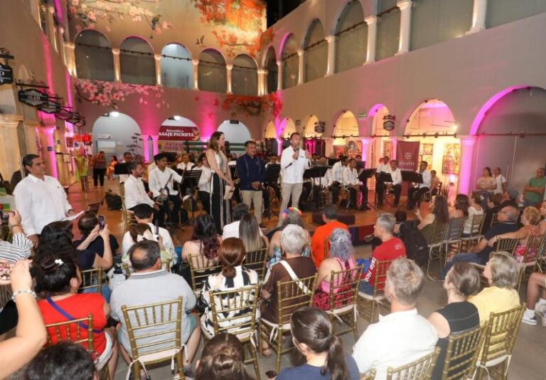 Pasaje Picheta vive una noche de tradición y música en Yucatán