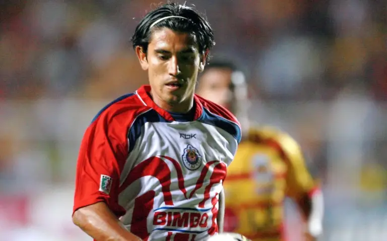 Alberto “El Venado” Medina: La velocidad que marcó una era en las Chivas