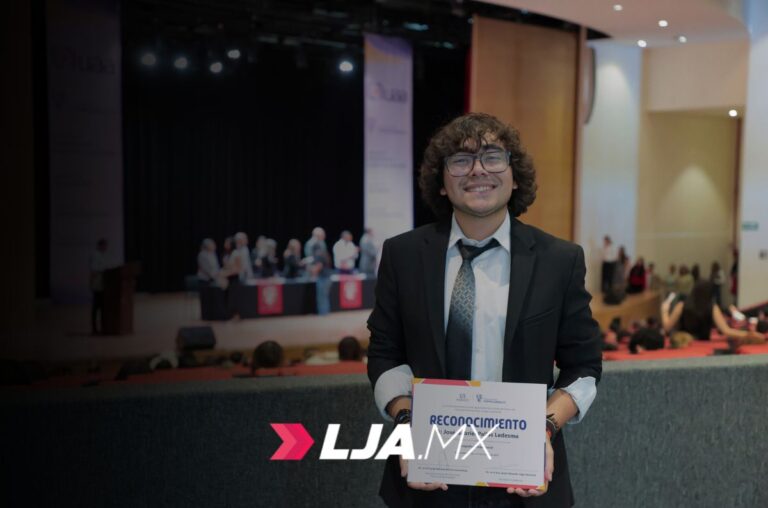 Más de 100 alumnos y docentes fueron reconocidos por su alto desempeño