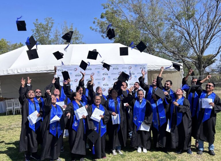 INAEBA y Next Vegetales entregan certificados a trabajadores: “En Guanajuato, nunca es tarde para aprender”