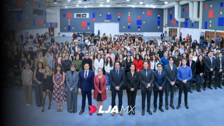 Giovanni Azael Figueroa, ministro de la SCJN, impartió conferencia magistral en la UAA