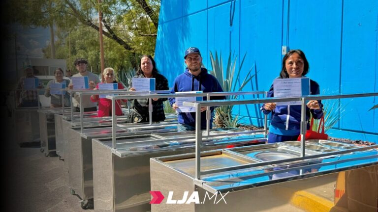 Gobierno del Estado apoya a familias con equipo y capacitación para iniciar sus propios negocios