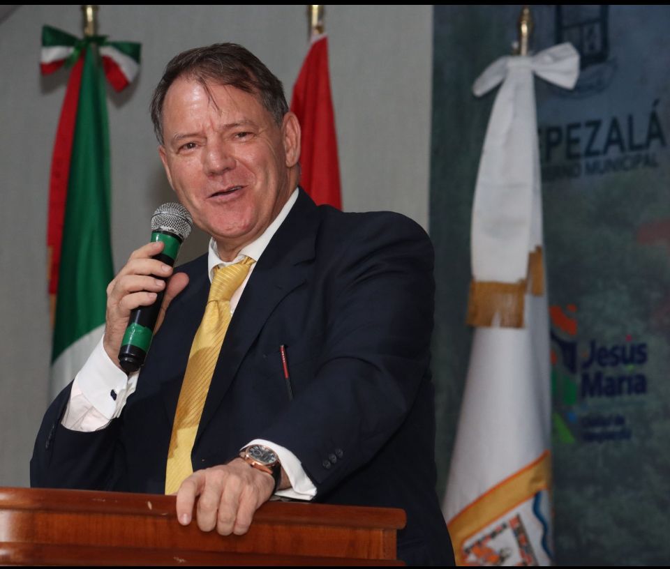 El anfitrión Armando Jiménez San Vicente