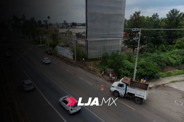 Inician construcción de banquetas y guarniciones en el Boulevard a Zacatecas