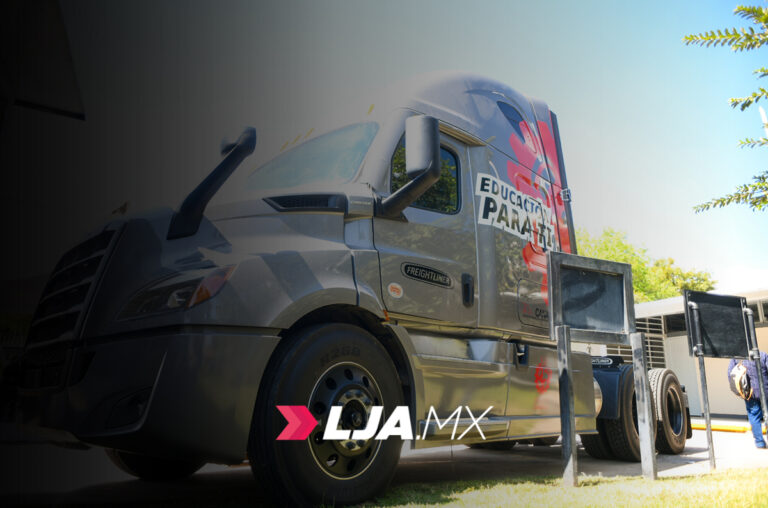 Gobernadora de Aguascalientes encabeza entrega de un tractocamión y un simulador electrónico