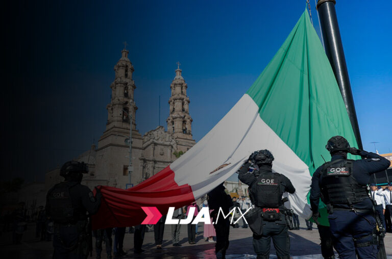 El presidente municipal, de Aguascalientes Leonardo Montañez encabezó el izamiento de bandera por el 450 aniversario de la ciudad