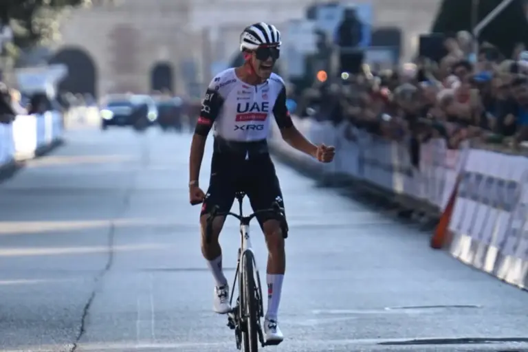 Isaac del Toro se impone en el Giro del Veneto y firma su victoria número 16