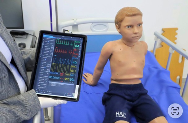 Estudiantes de medicina de la UAA cuentan ahora con novedoso simulador pediátrico