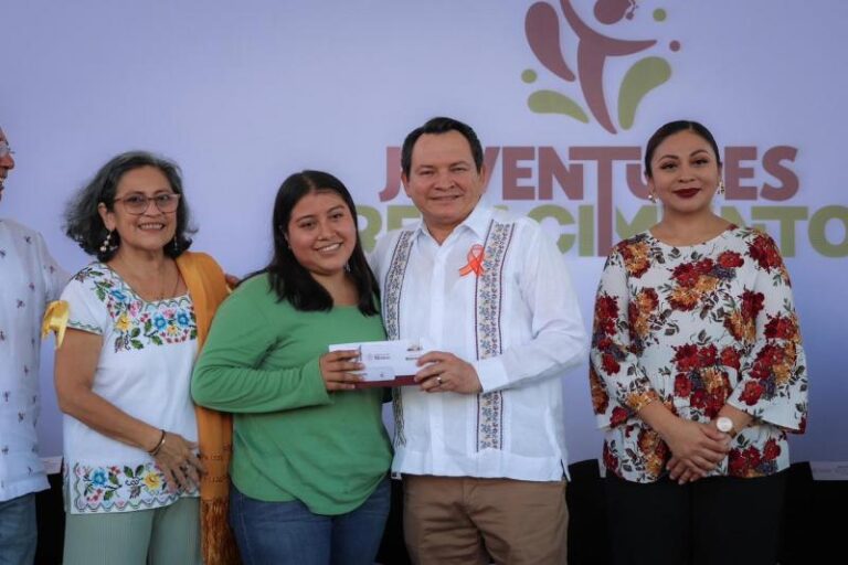 En Yucatán, Becas Juventudes Renacimiento llegan a estudiantes de la UTM