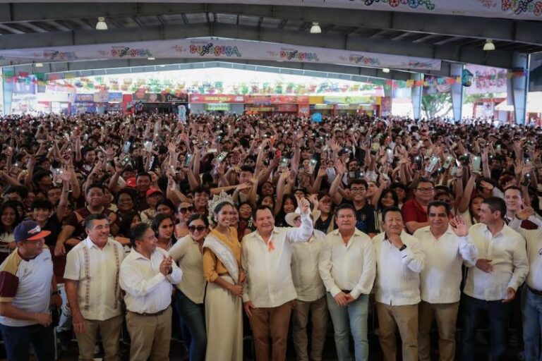 Miles de jóvenes disfrutan del Día del Bachiller en la Feria Xmatkuil, Yucatán