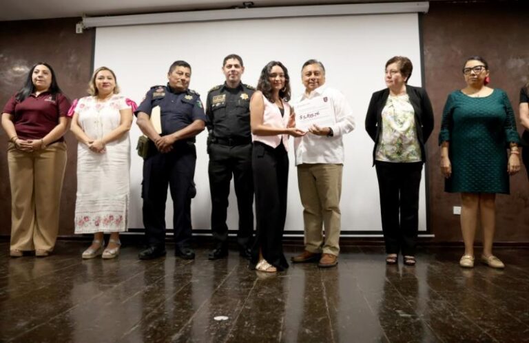 Respaldan con becas a hijas e hijos de policías en Yucatán