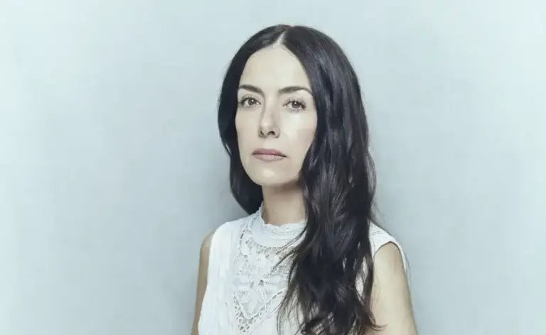 Del papel al escenario: Cecilia Suárez da vida a ‘El invencible verano de Liliana’ en el Conde Duque