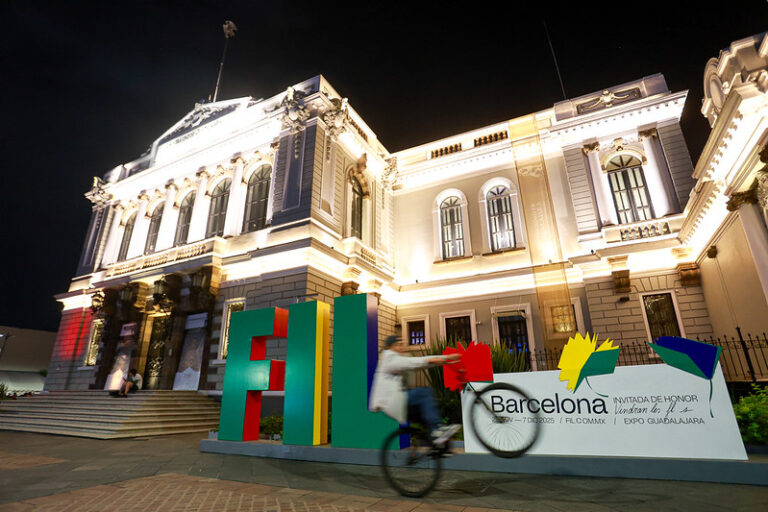 La FIL Guadalajara 2025 arranca su 39ª edición con Barcelona bajo el lema “Vendrán las flores”