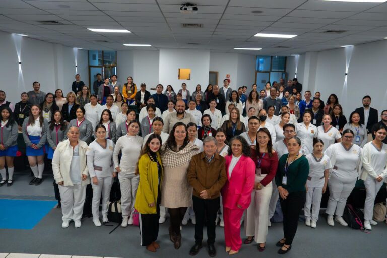 Estudiantes de Aguascalientes son reconocidos por promover la prevención del cáncer de mama