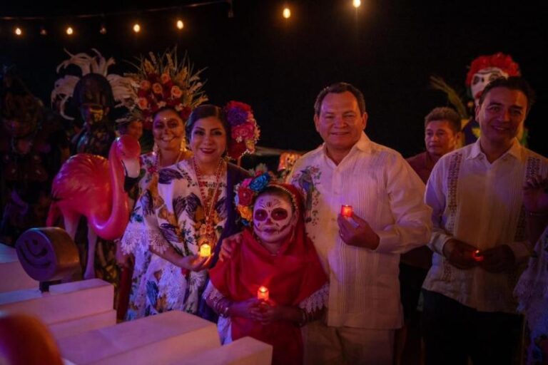 Gobernador de Yucatán encabeza celebración del Camino de Ánimas en Río Lagartos