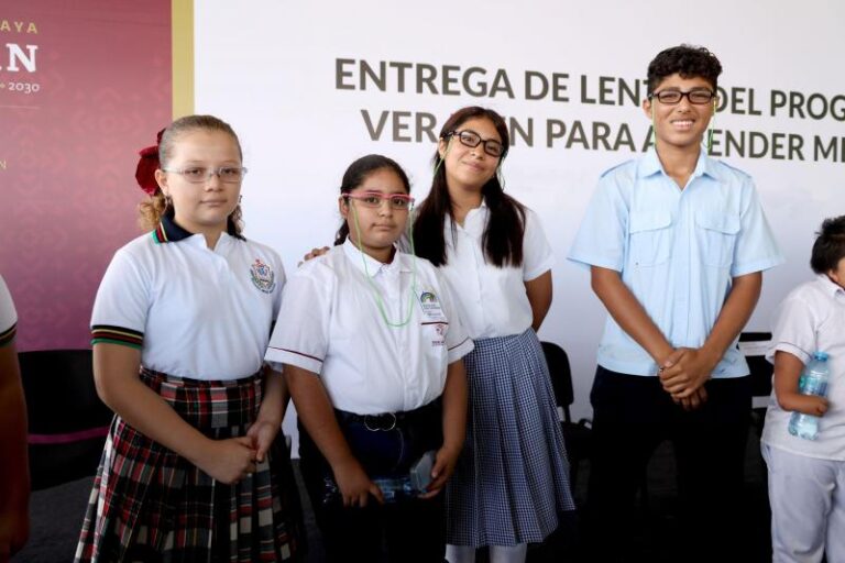 Más de 3,600 estudiantes reciben lentes gratuitos para mejorar su aprendizaje en Yucatán
