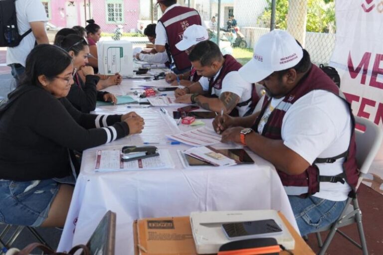 Bienestar en tu Escuela y Mujeres Renacimiento continúan beneficiando a familias de Yucatán
