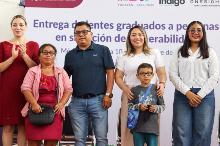 DIF Yucatán fortalece salud visual con entrega de lentes graduados a personas en situación de vulnerabilidad