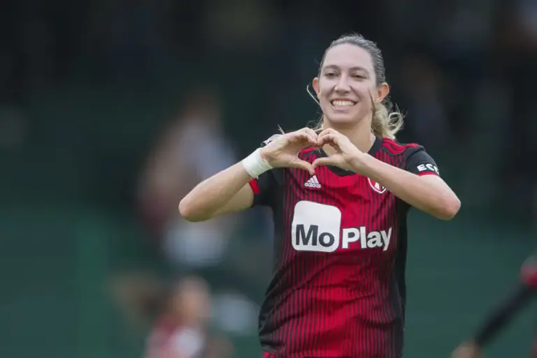 Adriana Iturbide: La doctora que postergó su carrera para ser referente del fútbol femenil mexicano