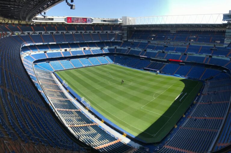 Becas del 100% para que niñas y niños participen en campamento de futbol de la Fundación Real Madrid