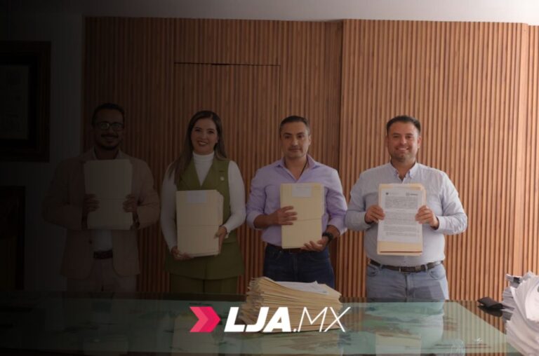 Familias capitalinas continúan recibiendo certeza jurídica sobre su patrimonio