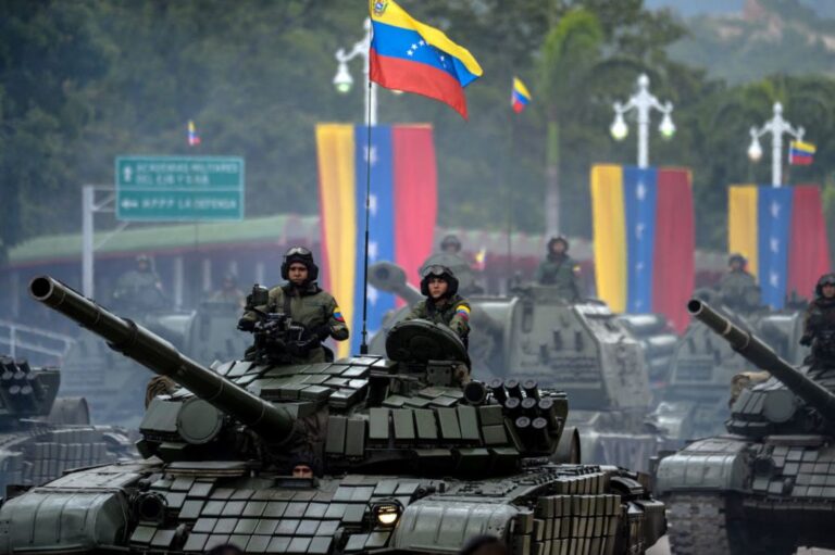 Venezuela moviliza 200 mil militares ante despliegue naval de Estados Unidos en el Caribe