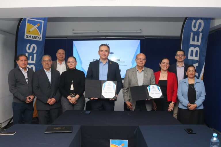 Refrendan IECA y SABES alianza para fortalecer la formación y la capacitación en Guanajuato