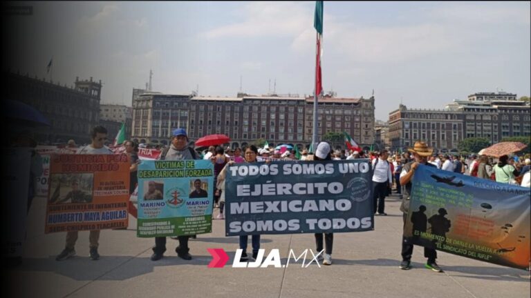 Militares en retiro marchan del Ángel al Zócalo; reprochan aumento de cuatro por ciento