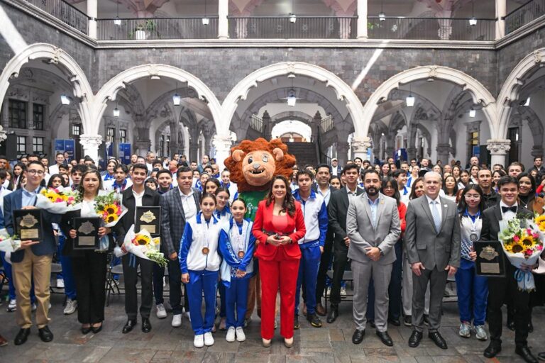TERE JIMÉNEZ RECONOCE A DEPORTISTAS Y ENTRENADORES QUE HAN HECHO HISTORIA, CON EL PREMIO ESTATAL DEL DEPORTE 2025