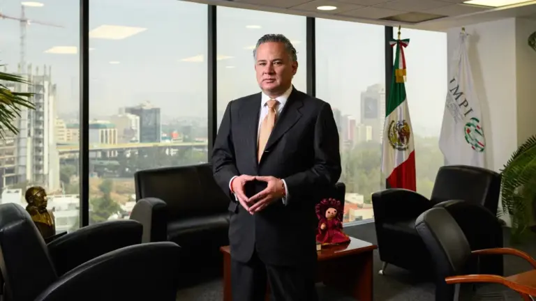 ¿Quién es Santiago Nieto Castillo, titular del IMPI?