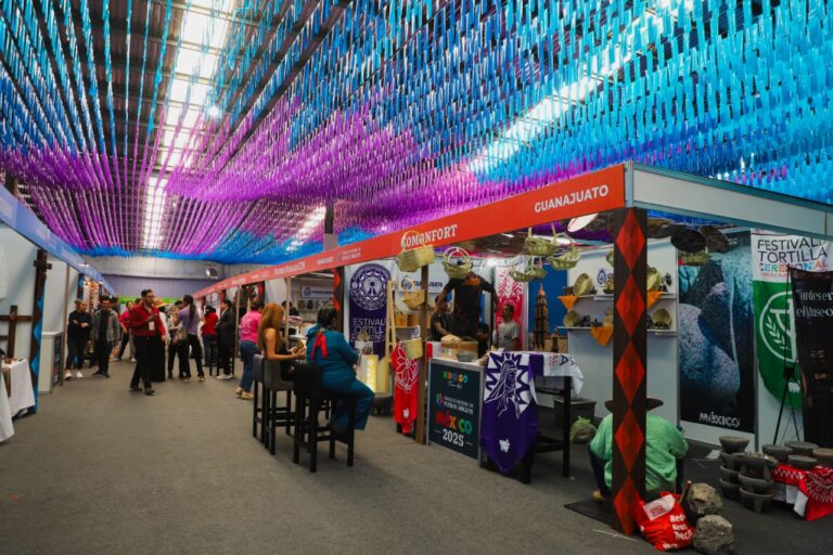 Gobierno de la Gente muestra la magia de los pueblos de Guanajuato en el Tianguis de Pueblos Mágicos 2025