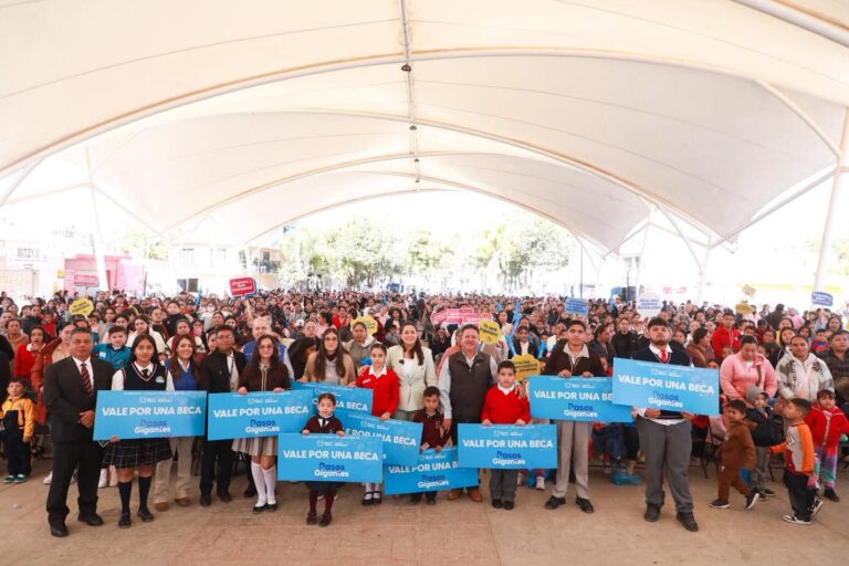 TERE JIMÉNEZ CONCLUYE ENTREGA DE MÁS DE 11 MIL BECAS EN TODO EL ESTADO