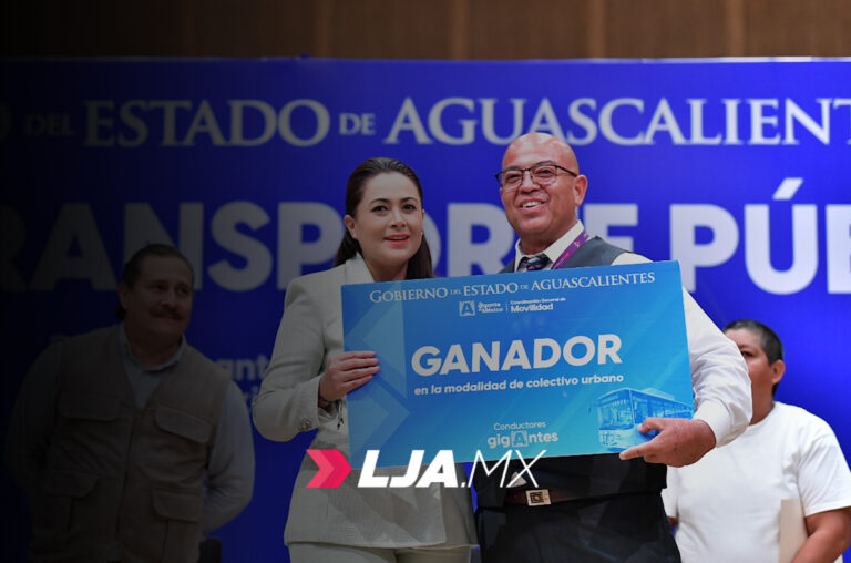 Celebran el Día del Transporte Público y reconocen trayectoria de conductores del estado de Aguascalientes