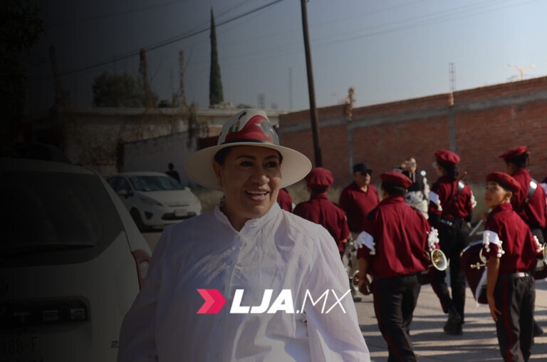 Diputada Mirna Medina asistió al desfile del 20 de noviembre en Peñuelas