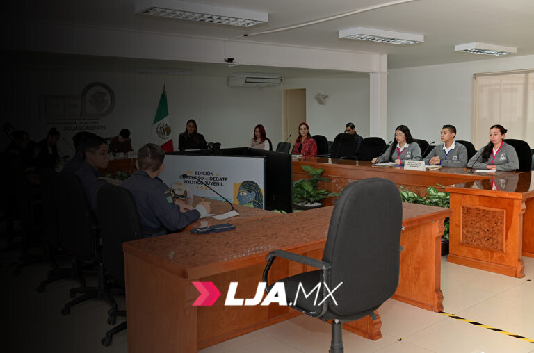 Celebran final de Concurso de Debate Político Juvenil del IEE en Aguascalientes