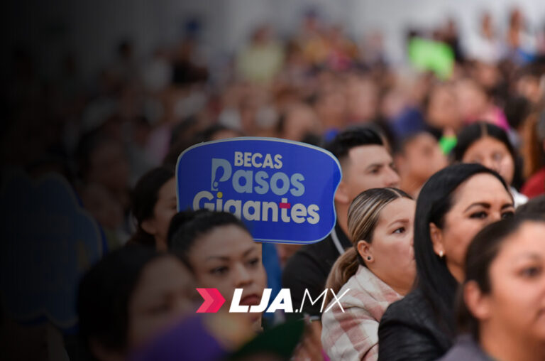 La gobernadora de Aguascalientes Teresa Jiménez inicia entrega de más de 11 mil becas a estudiantes del Estado