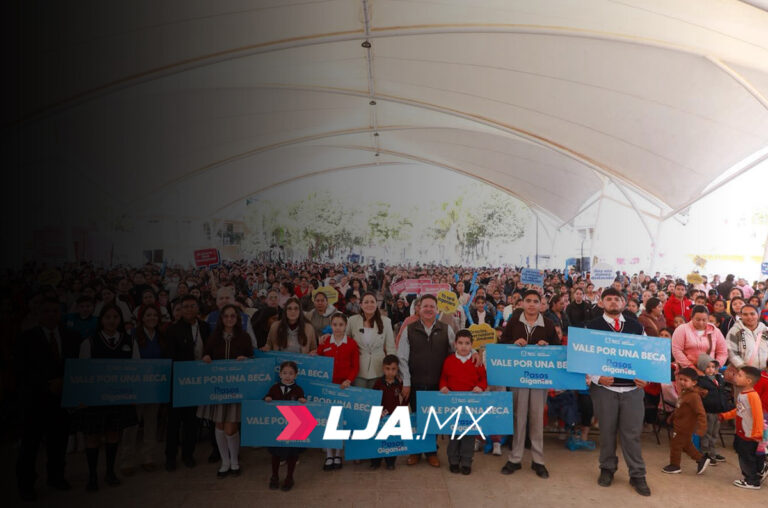 Gobernadora de Aguascalientes concluye entrega de más de 11 mil becas en todo el estado