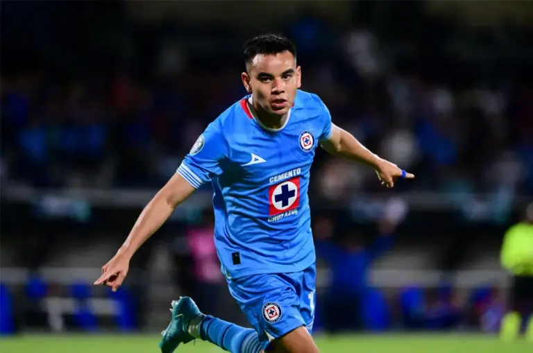 Charly Rodríguez: el pistón del mediocampo mexicano que brilla en Cruz Azul