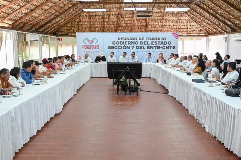 En Chiapas, Eduardo Ramírez fortalece diálogo con maestras y maestros de la Sección 7 del SNTE-CNTE