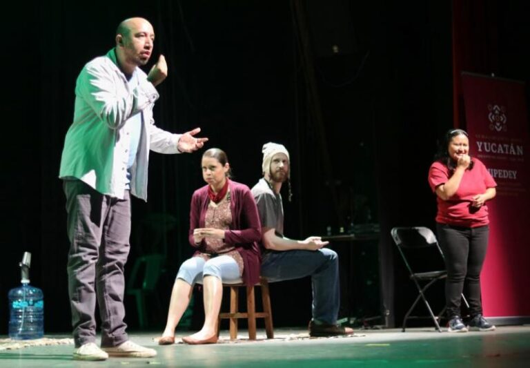 Acercan teatro inclusivo a personas sordas y oyentes en Mérida, Yucatán